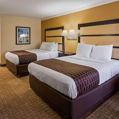 Best Western Inn & Suites Byron Exterior photo
